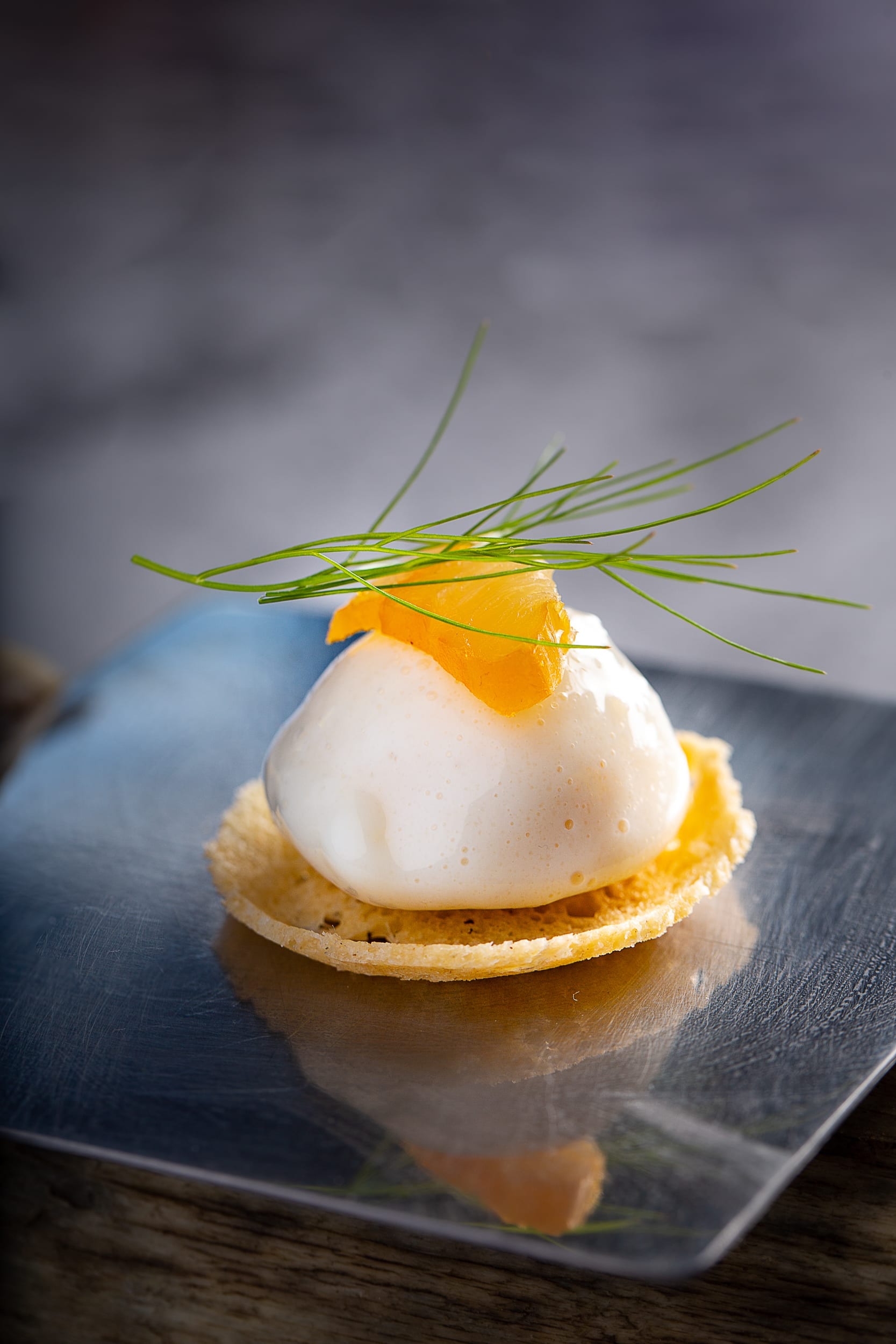 Petite amuse bouche 2 Amuse bouche servie dans le restaurant gastronomique la Tour