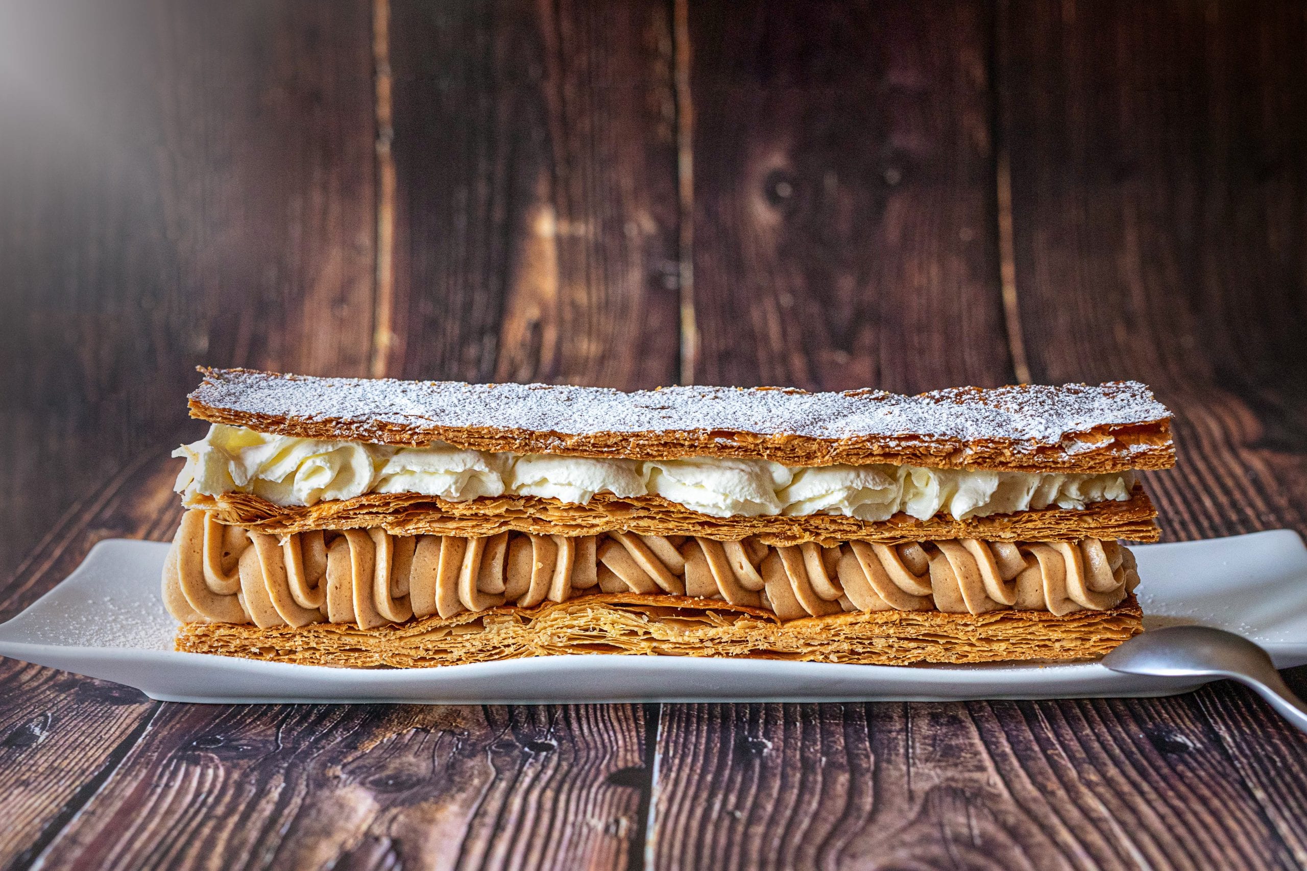 Mille feuilles au pralin, brasserie Aveyron Mille feuilles au Pralin à la Table de Romane