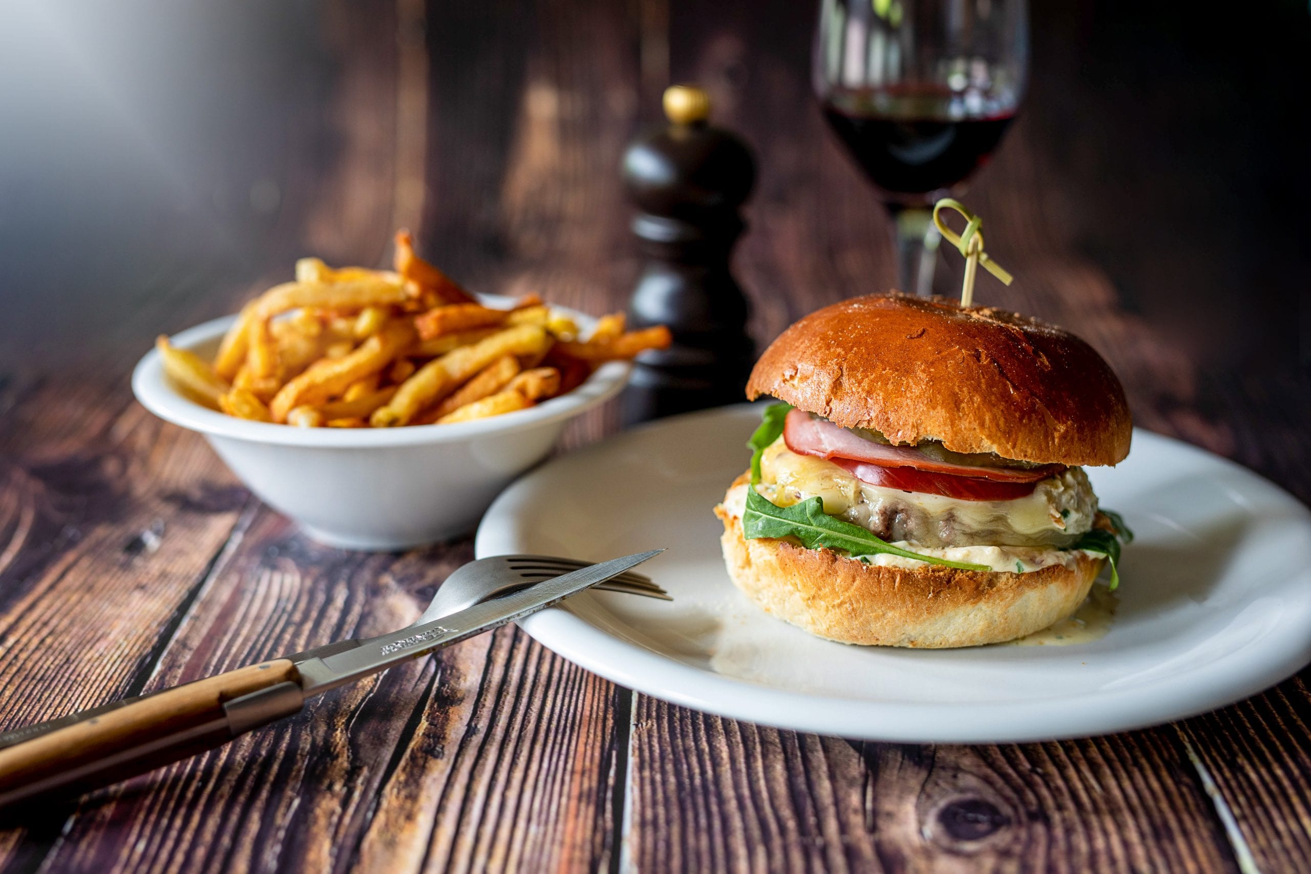 Burger de l'Aubrac et Frites maison Burger de l'Aubrac à la Table de Romane