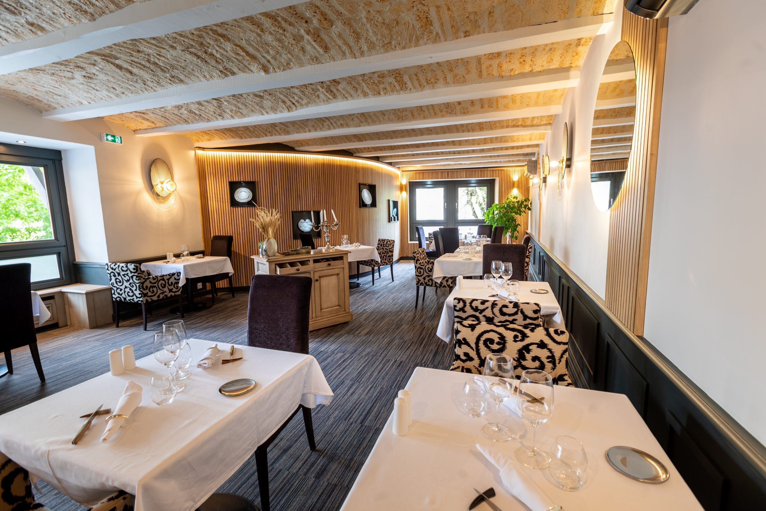 Salle du restaurant la Tour